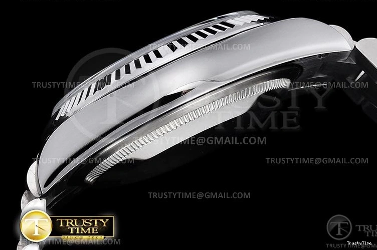 0513 RDD0220E – DayDate 36mm Functional 700